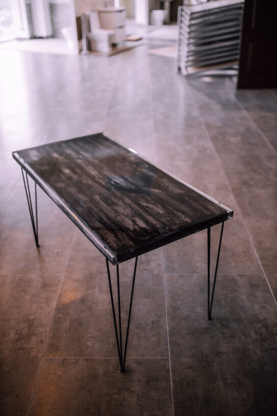 Հայելային  – Սև