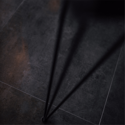 Հայելային  – Սև