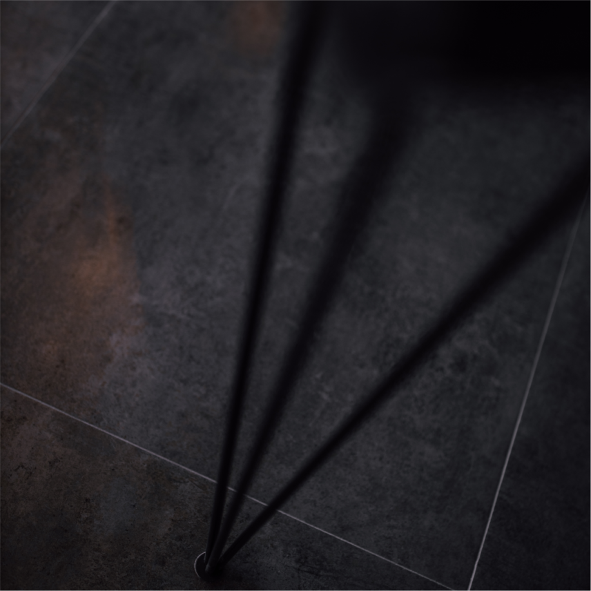 Հայելային  – Սև