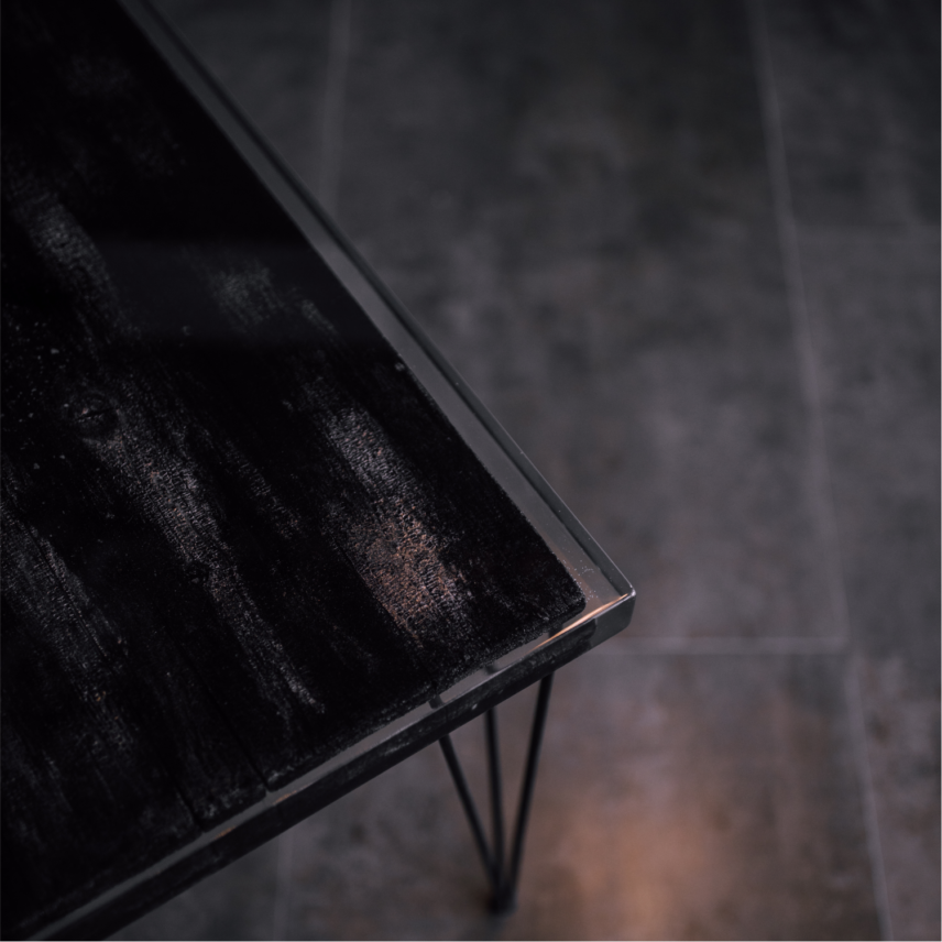 Հայելային  – Սև