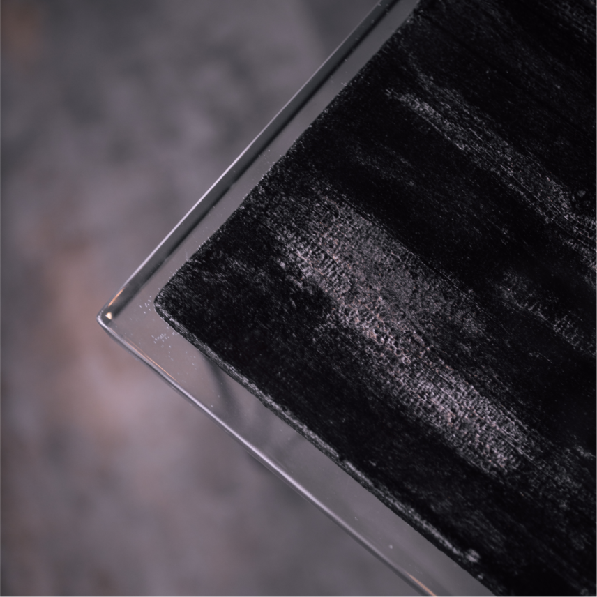 Հայելային  – Սև