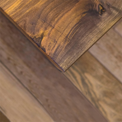 Մուգ փայտե սեղան